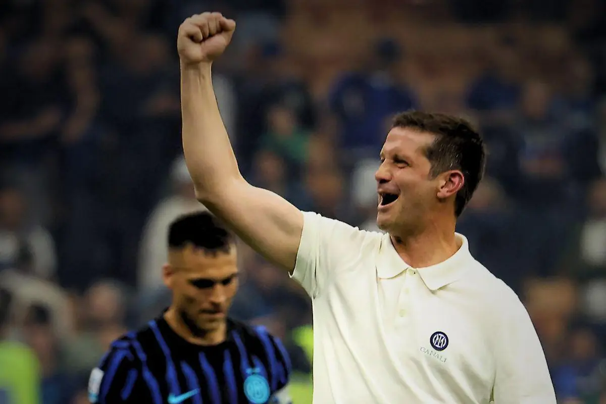 Cristian Chivu festeggia lo scudetto dell Inter