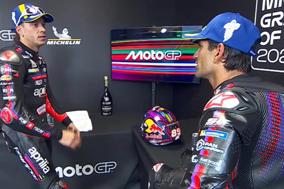 Bezzecchi e Martin a colloquio dopo una gara di MotoGP