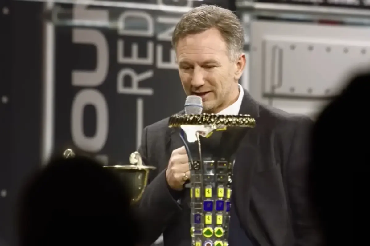 Horner durante una conferenza stampa