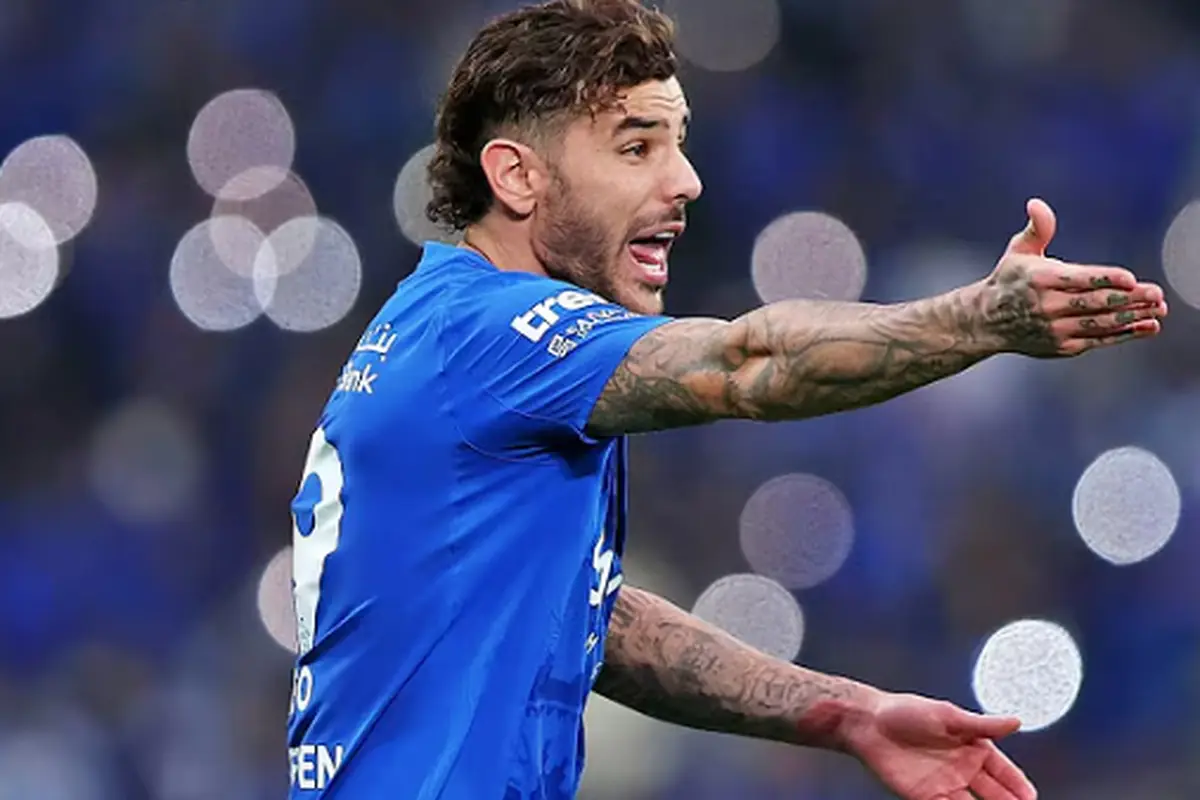 Theo Hernandez durante una partita con l'Al Hilal di Inzaghi